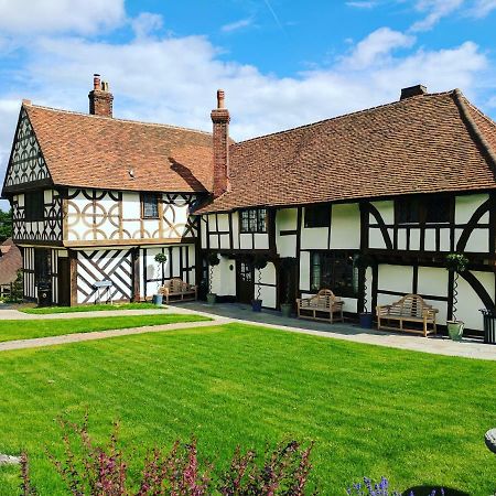 Voco Lythe Hill Hotel & Spa By Ihg Haslemere Exterior photo