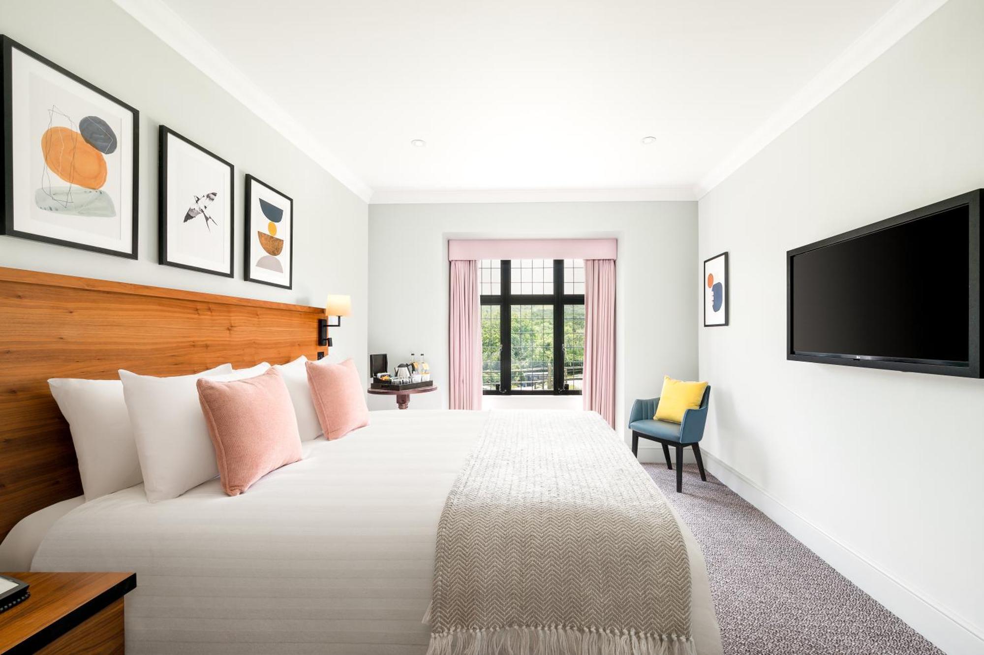 Voco Lythe Hill Hotel & Spa By Ihg Haslemere Exterior photo