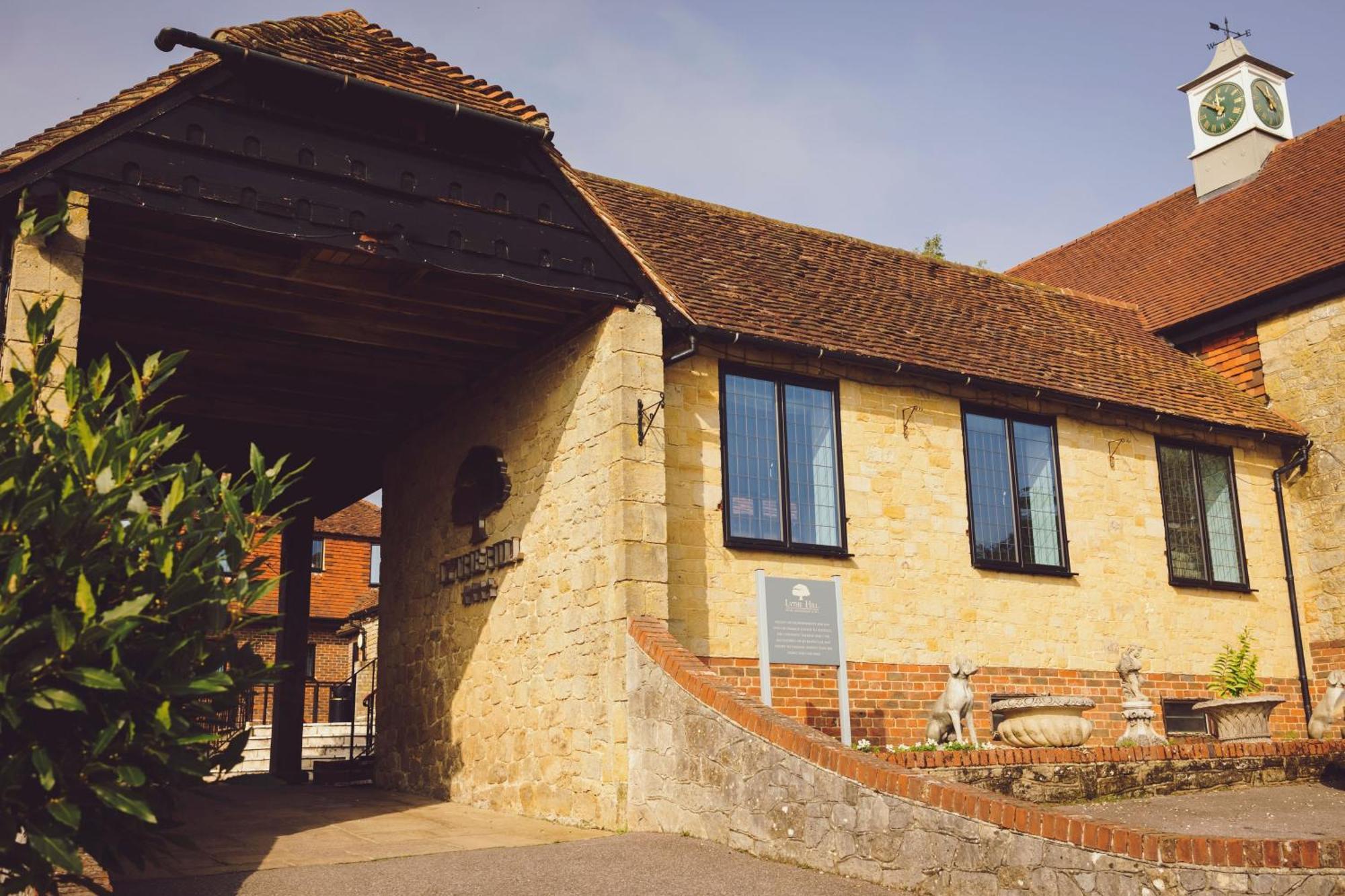 Voco Lythe Hill Hotel & Spa By Ihg Haslemere Exterior photo