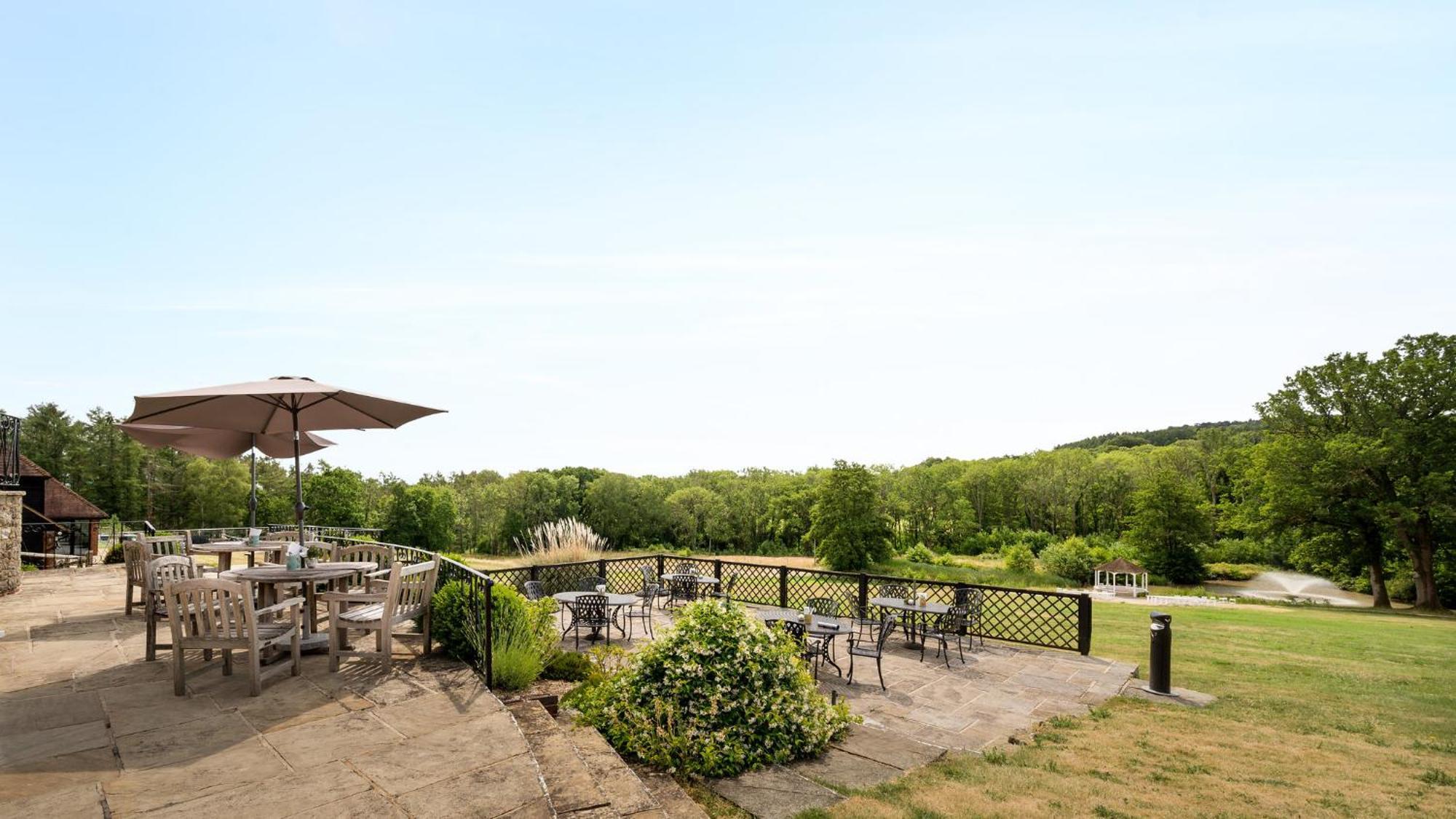 Voco Lythe Hill Hotel & Spa By Ihg Haslemere Exterior photo
