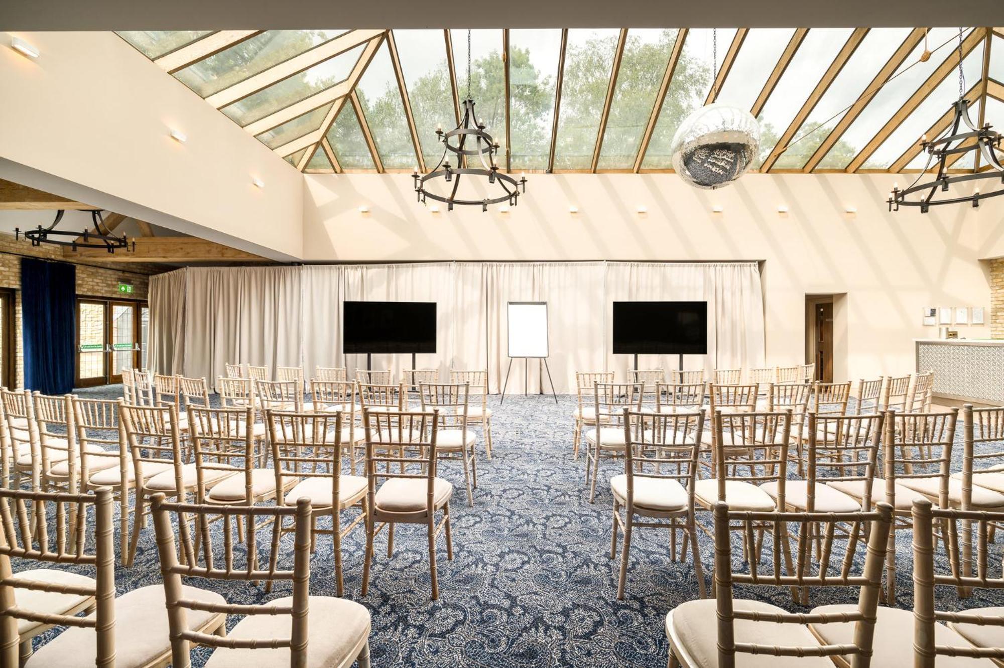 Voco Lythe Hill Hotel & Spa By Ihg Haslemere Exterior photo